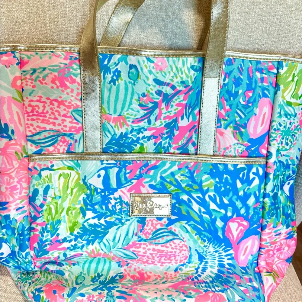 Lilly Pulitzer Vibrant Blue and Pink Tote Backpack - Picture 2 of 9